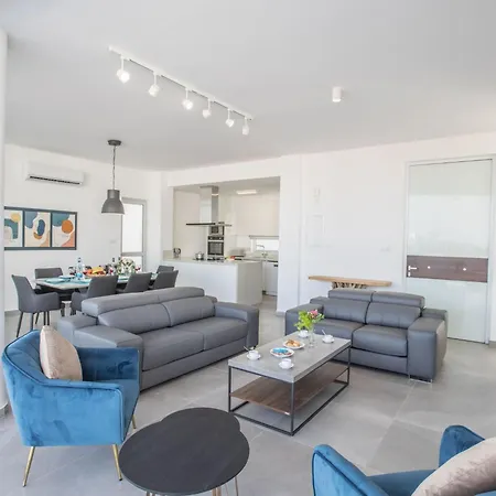 Schoene Olivine Pearl Ol5 Mit Garten By Interhome Nyaraló Protarász