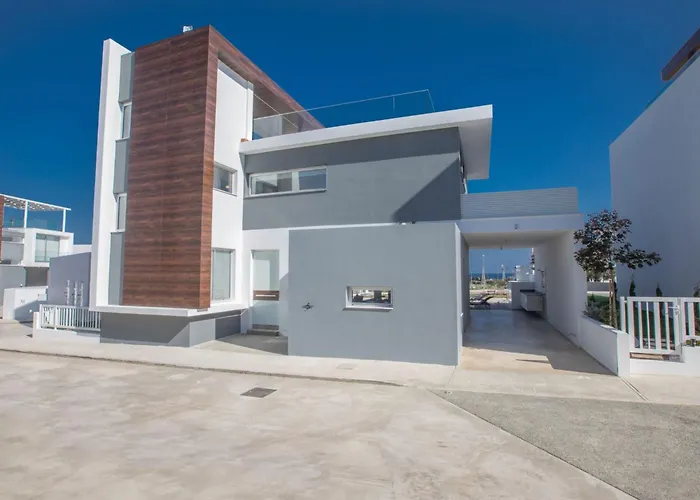 Schoene Olivine Pearl Ol5 Mit Garten By Interhome * Protaras